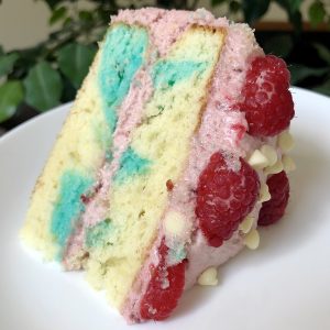 vanilla raspberry cake slice