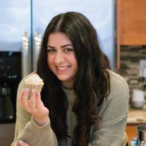 Food by the Gram AKA Jacklin posing with a cupcake.