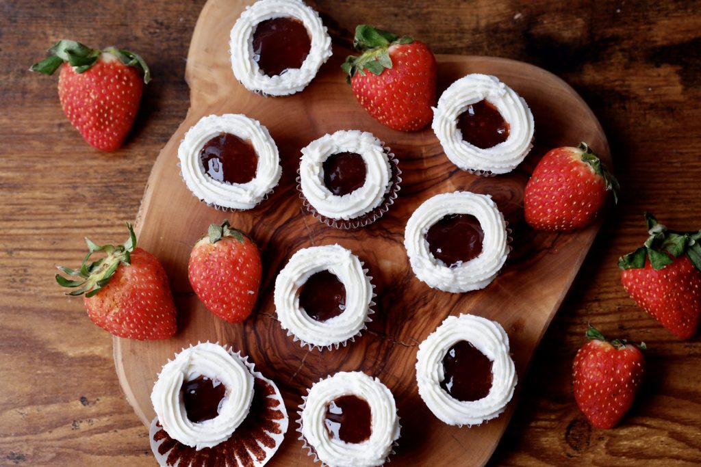 chocolate strawberry cake bites