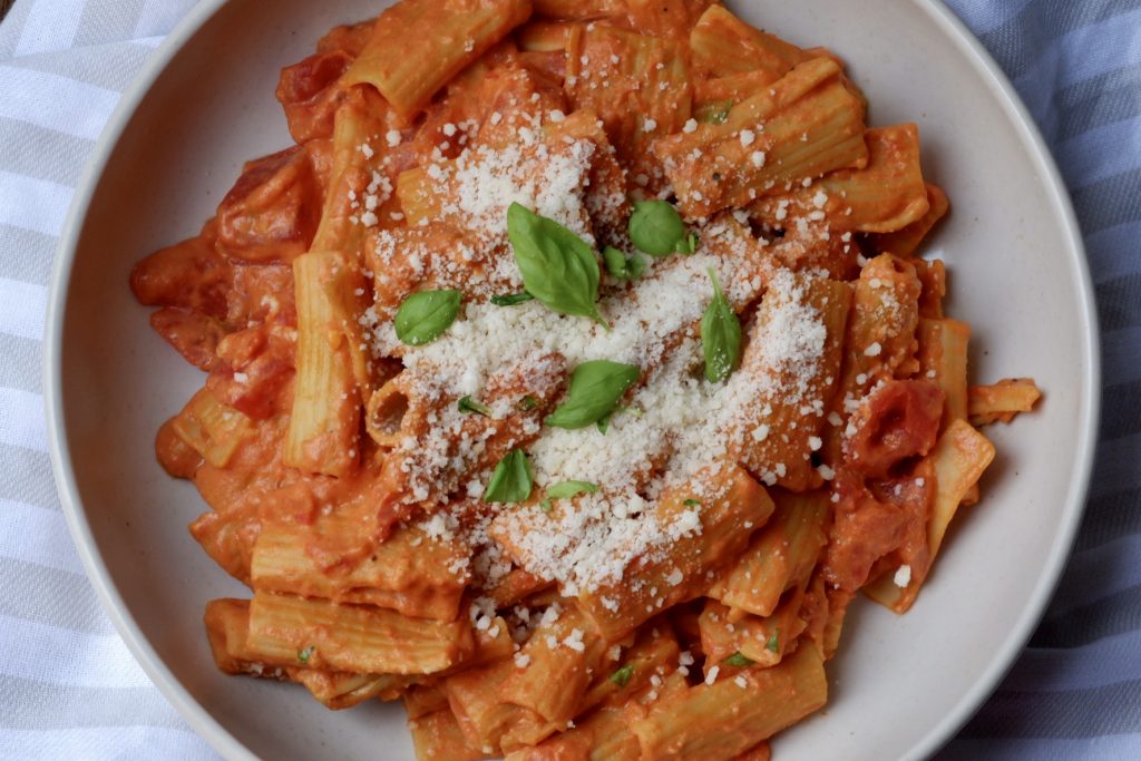 healthy rigatoni in vodka sauce