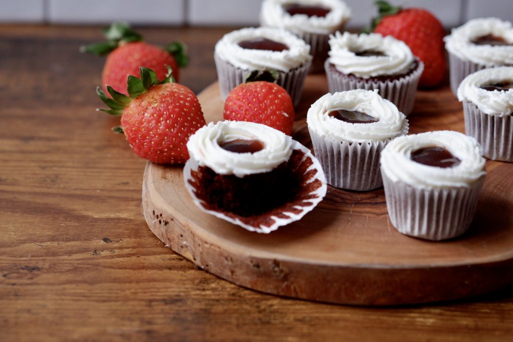 chocolate strawberry cake bites