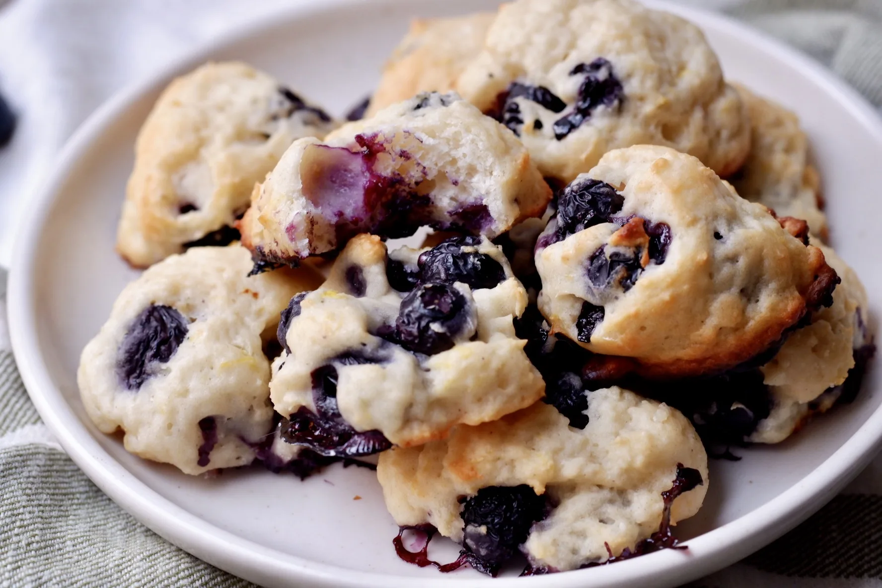 healthy mini blueberry lemon scones
