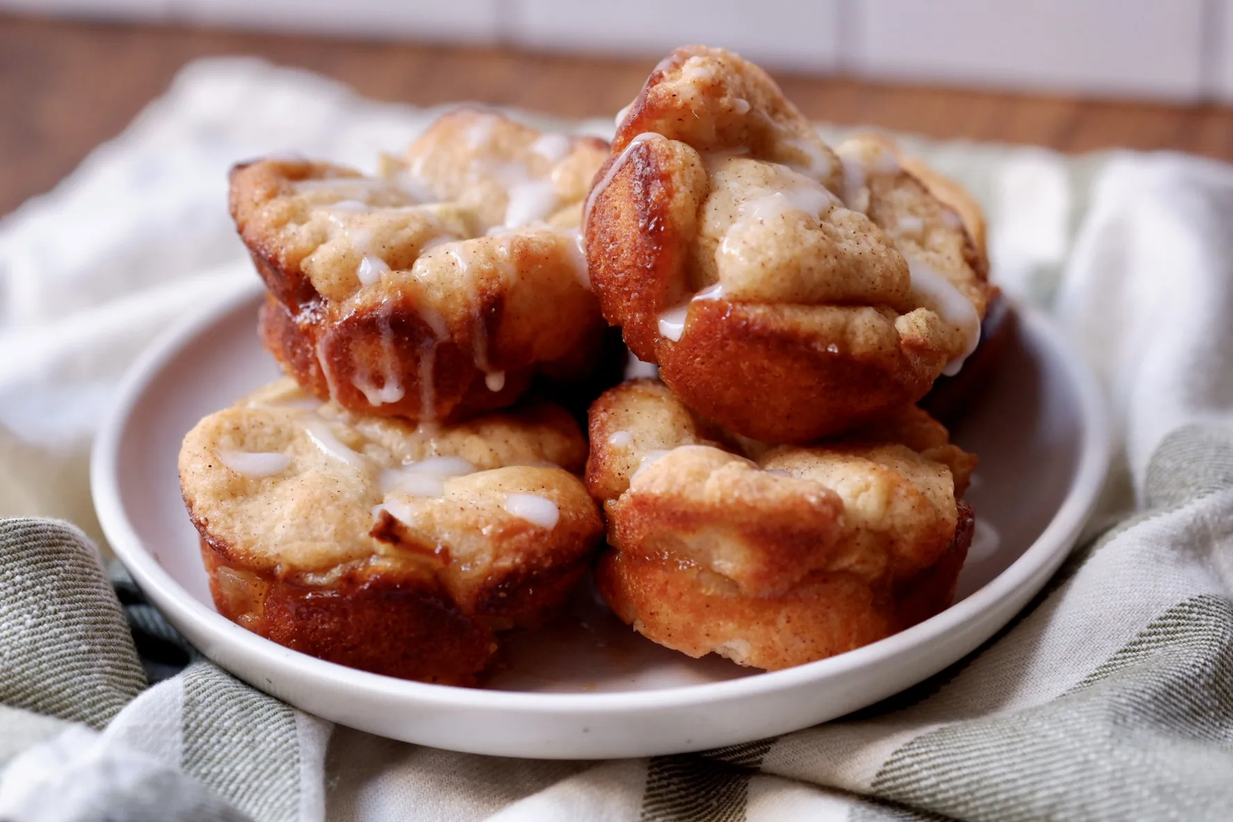 cinnamon apple monkey bread muffins