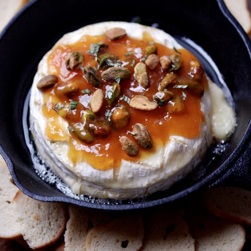 baked brie with apricot and pistachio