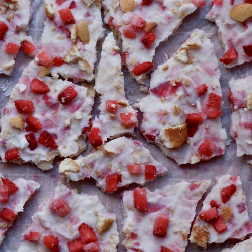 strawberry cheesecake frozen yogurt bark