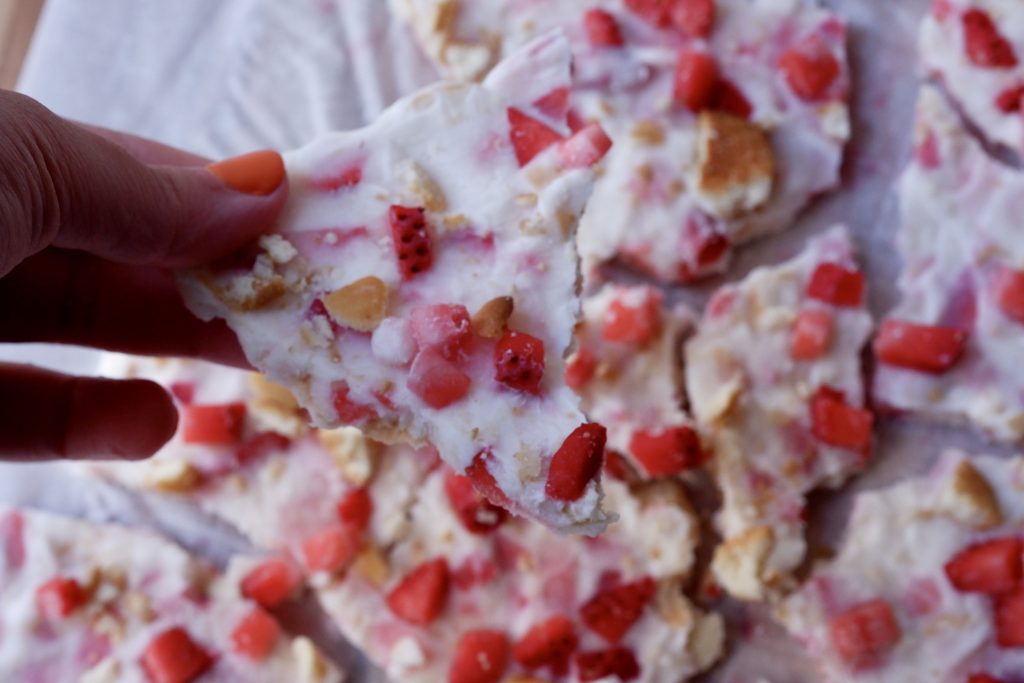 strawberry cheesecake frozen yogurt bark
