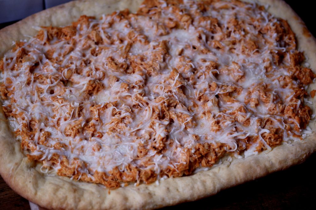 healthy buffalo chicken pizza