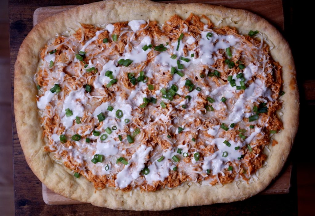 healthy buffalo chicken pizza