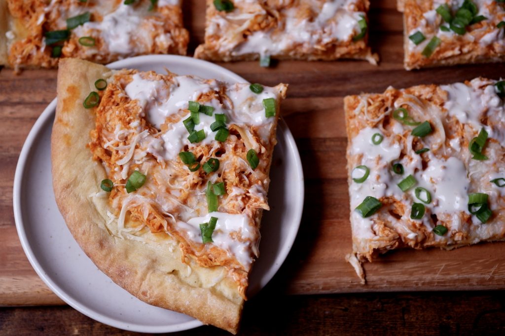 healthy buffalo chicken pizza