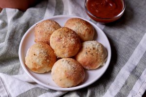 air fryer pepperoni pizza bombs