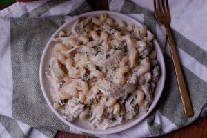 slow cooker spinach and artichoke chicken pasta