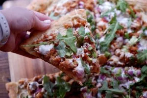 sweet sriracha chicken pizza