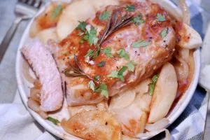 bbq pork chops with apple and onion